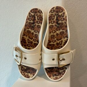 Baretraps sandals size 7.